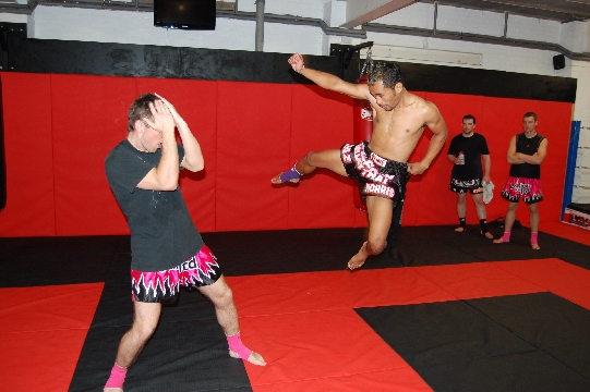 Ax Muay Thai Kickboxing Forum Semininar Salford Fight Factory With Juk 8412